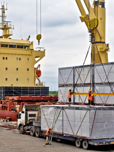 Loading cargo into the ship